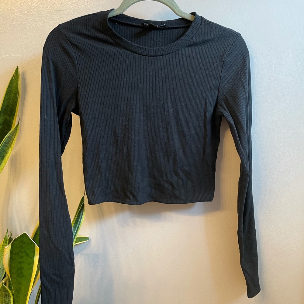 Forever 21 Long-Sleeve Black Crop Top | Size: M